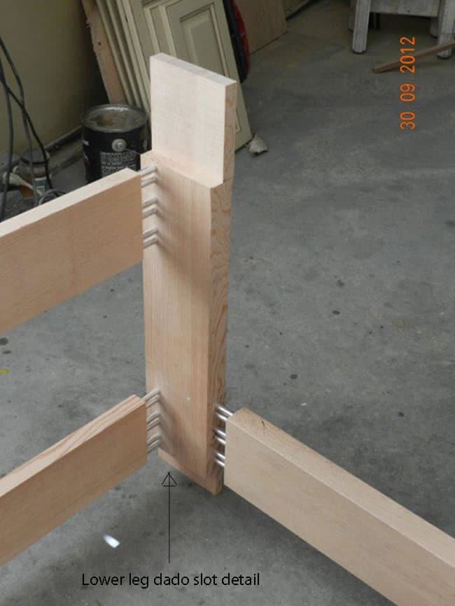 Design of workbench lower leg to transverse rail wood joint