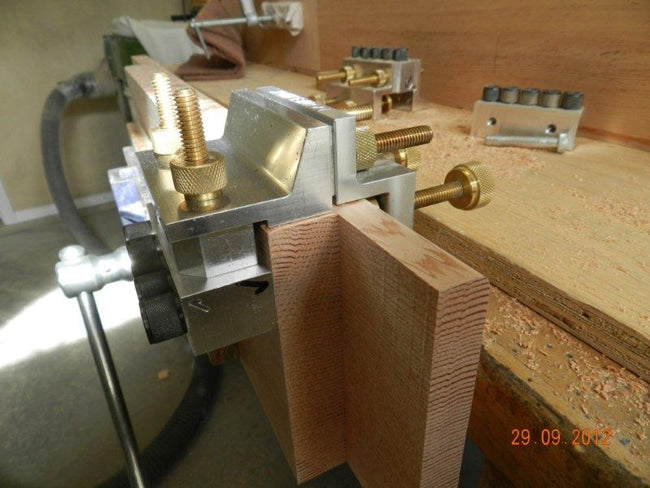 How to join the workbench transverse rail to the leg