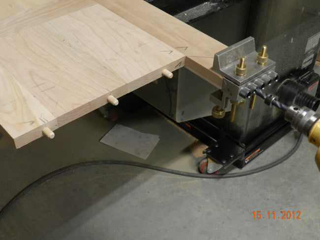 diy_table_top_miter_dowel_joint_construction