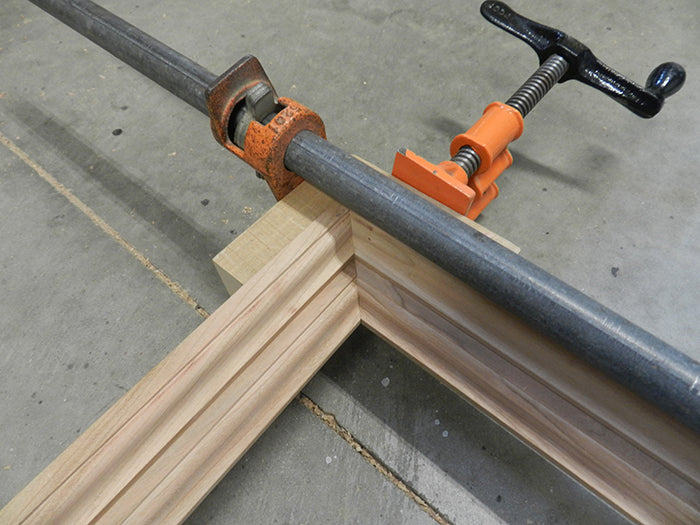 Right angle pads for clamping mirror framework